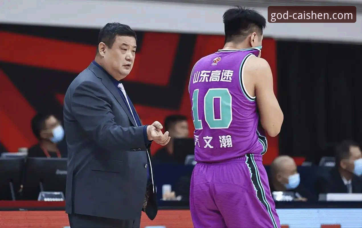 CBA季后赛山西横扫青岛观赛深度评测：从“20分领先险被翻盘”看团队篮球的进化密码